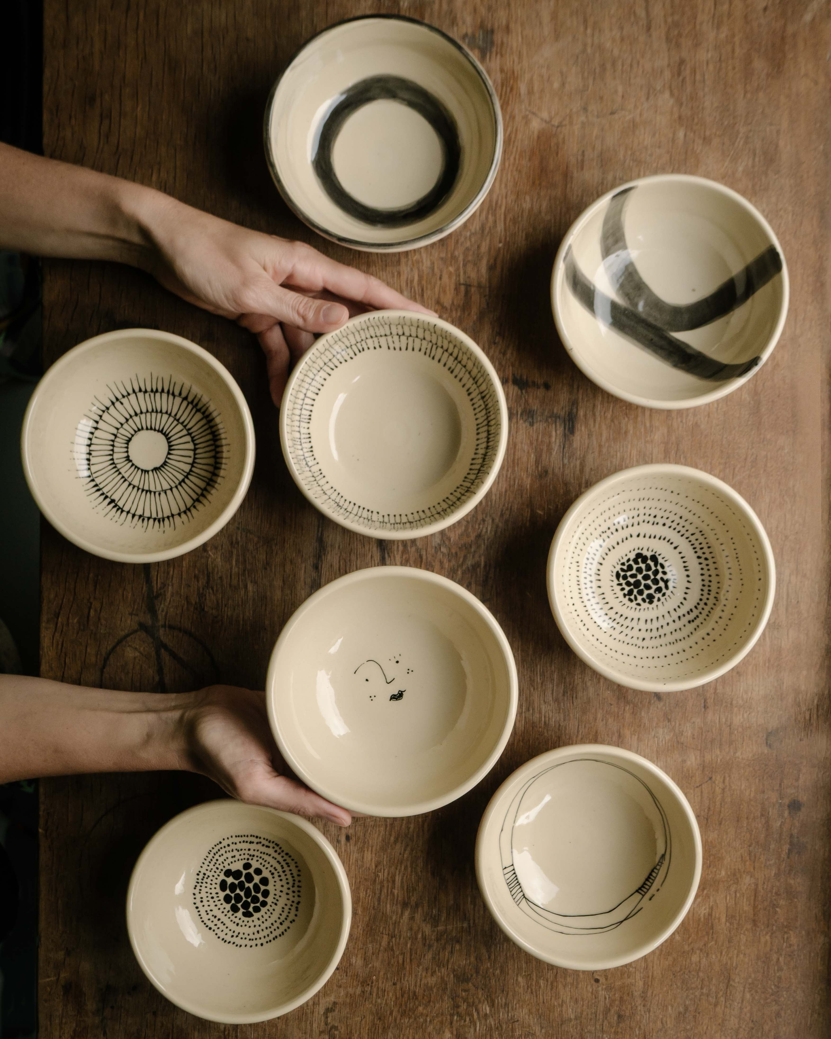 CERAMIC BOWL - Many swabs