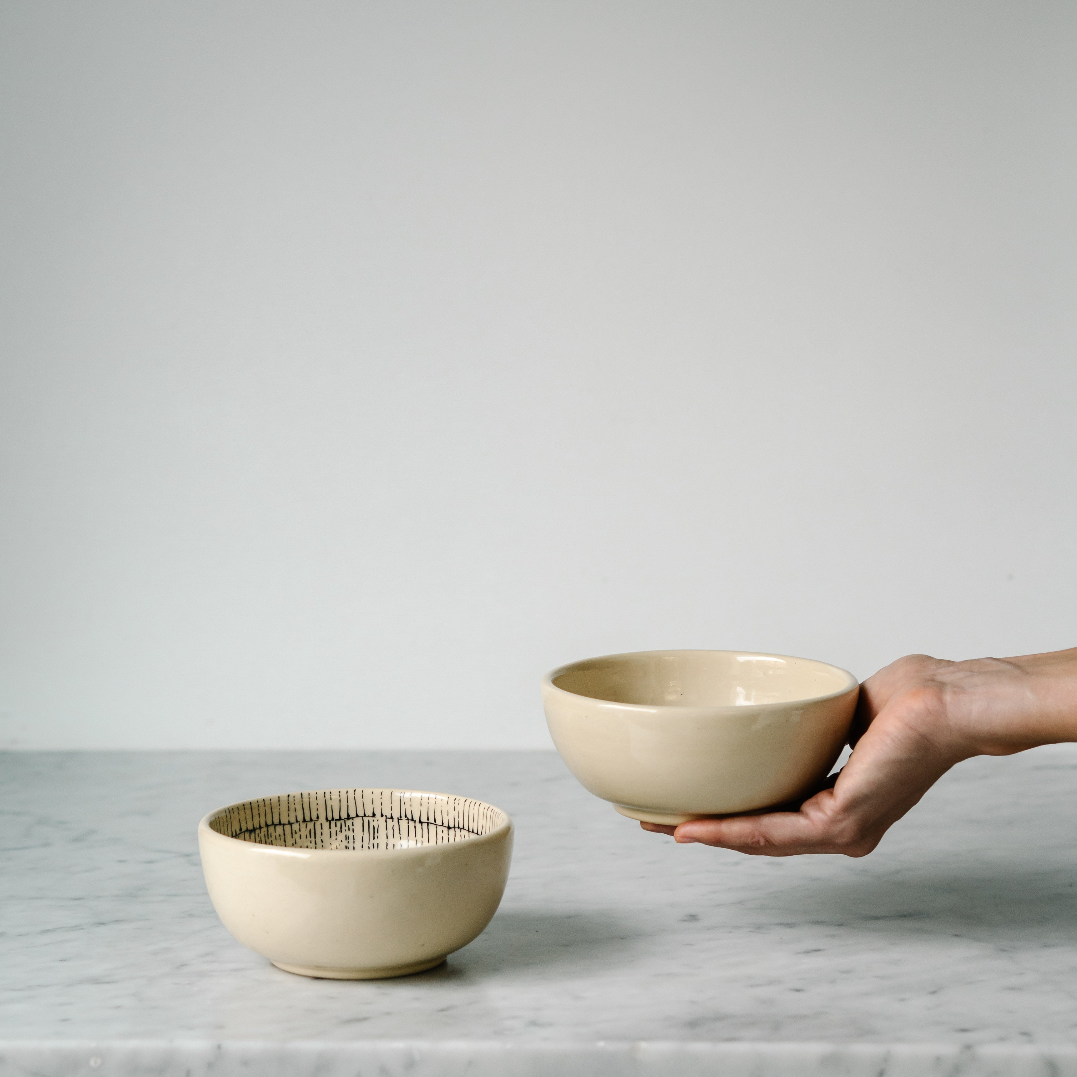 SET: KERAMIKSCHÜSSELI - Kreis breit & 350 g Granola mit Vanille